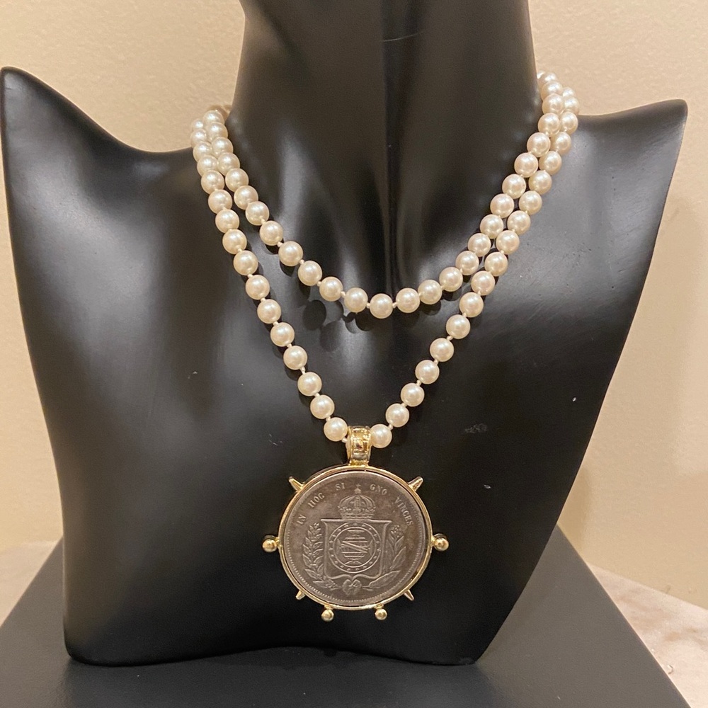 Vintage Elegant Pearl Necklace with Gold Coin Pendant